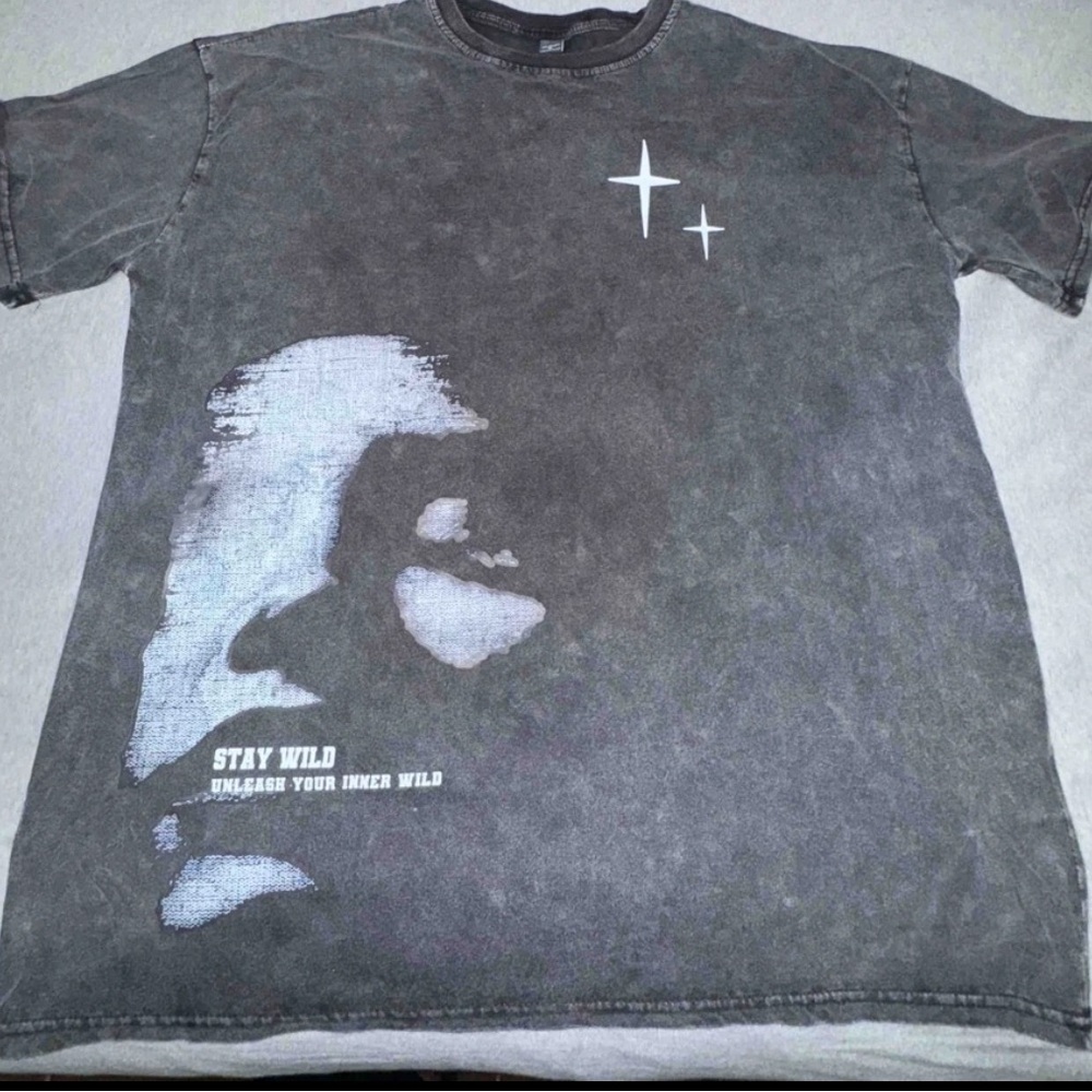 Gray Short Sleeve Tee with Vintage Graphic